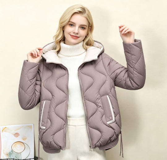 Damen nan wattierte Kurzjacke mit organischer Herzsteppung, abgerundetem Saum und paspelierten Pattentaschen EB