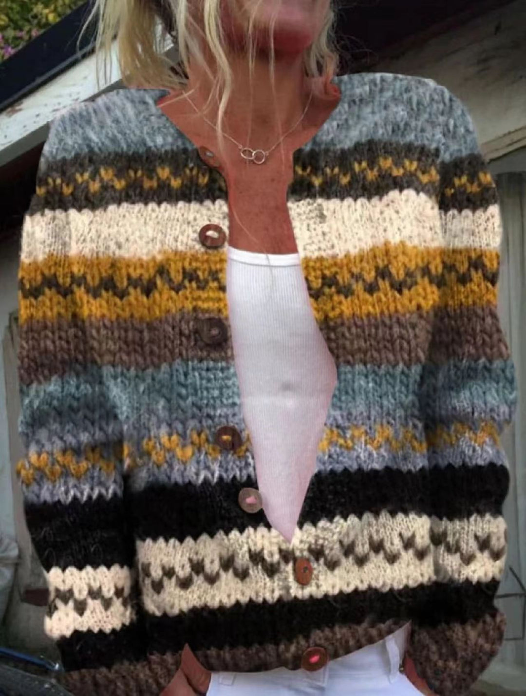 Damen nan kuscheliger Strickcardigan mit Zierholzknöpfen und Rundhalsausschnitt EB