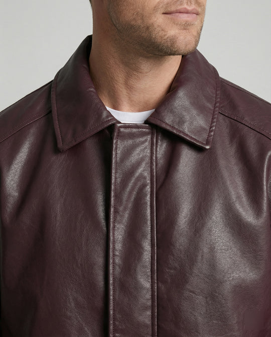 Herren oversized Lederimitat-Zipjacke mit Hemdkragen kastiger Silhouette und Einschubtaschen EB