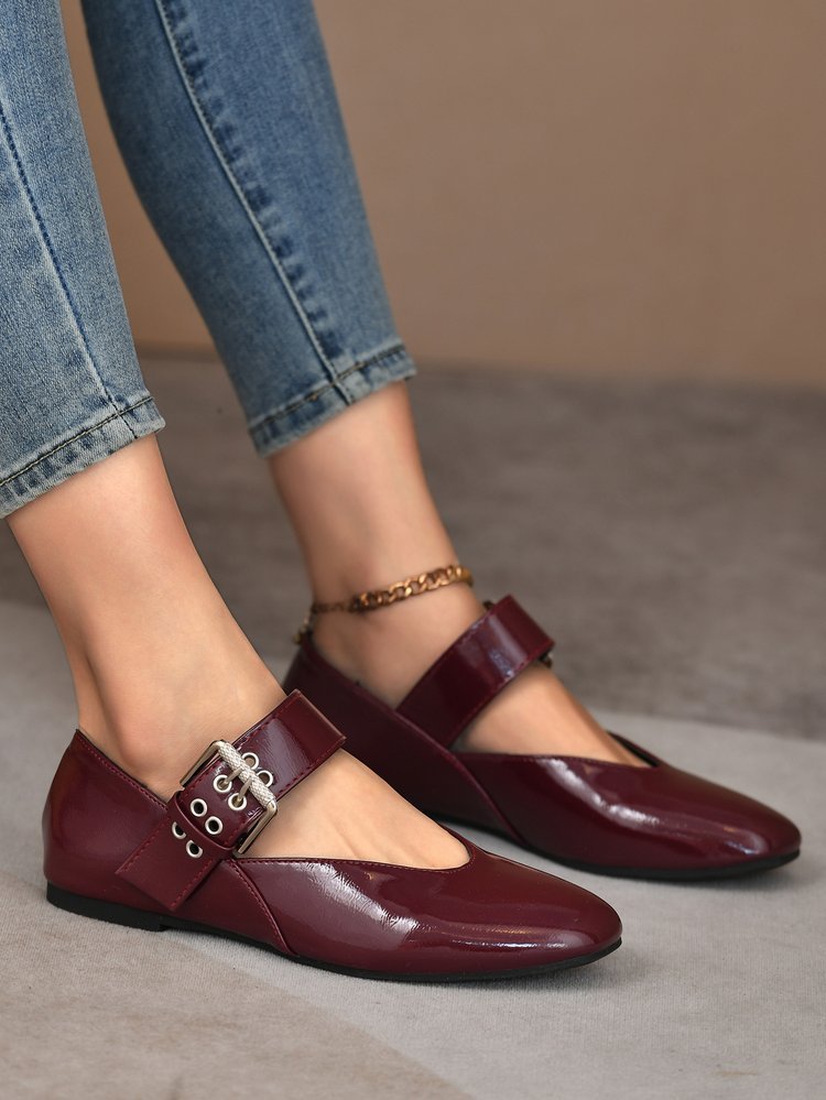 Damen  klassische Mary-Jane Ballerina mit verstellbarem Schnallenriemen spitze Vorderkappe und weicher Komfortsohle EB