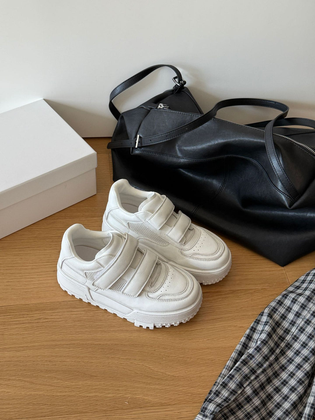 Damen Sportliche Sneaker mit doppeltem Klettverschluss und verstärkter Sohle EB