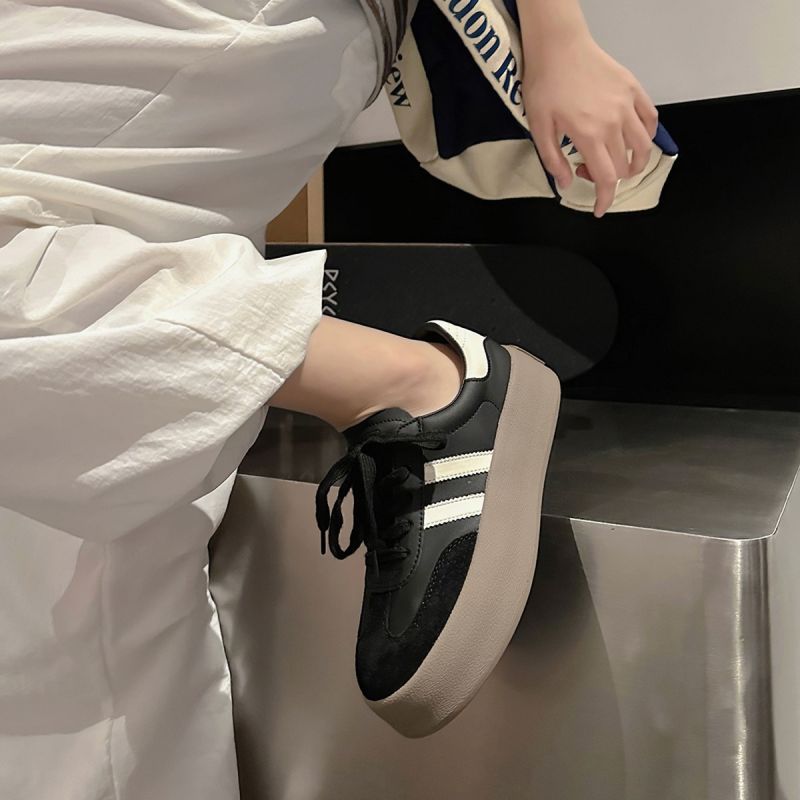 Damen Modische Plateausneaker mit gepolsterter Sohle und sportlichem Design EB