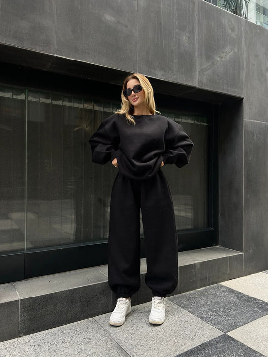 Damen Oversize-Crewneck und High-Waist Tunnelzug-Jogginghose Set aus weichem French-Terry Eichborn Berlin