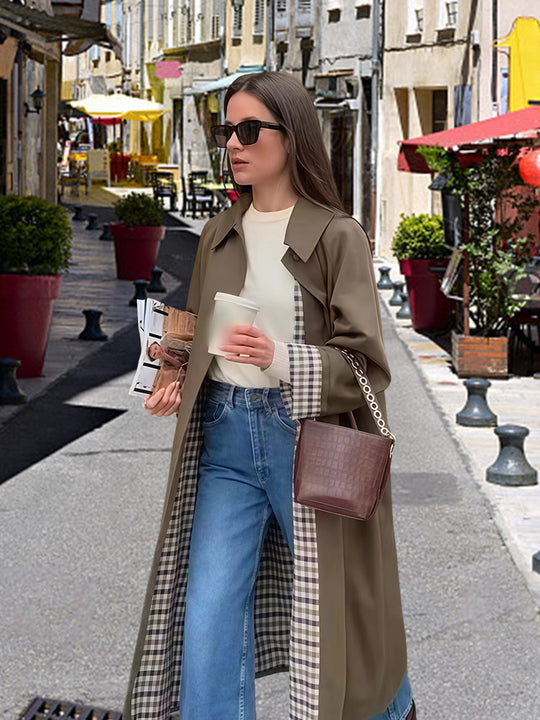 Damen Elegante Trenchcoat mit karierter Innenausstattung und weitgehendem Schnitt EB