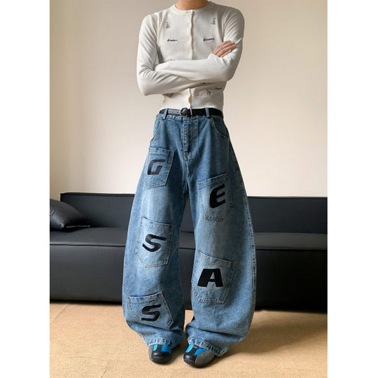 Damen Oversized Jeans mit einzigartigem Schnitt und modischen Applikationen EB