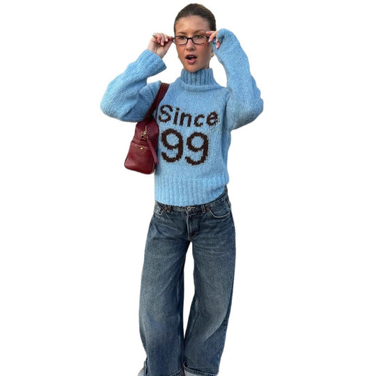 Damen Oversized Strickpullover mit hohem Kragen und einzigartigem Schriftzug EB