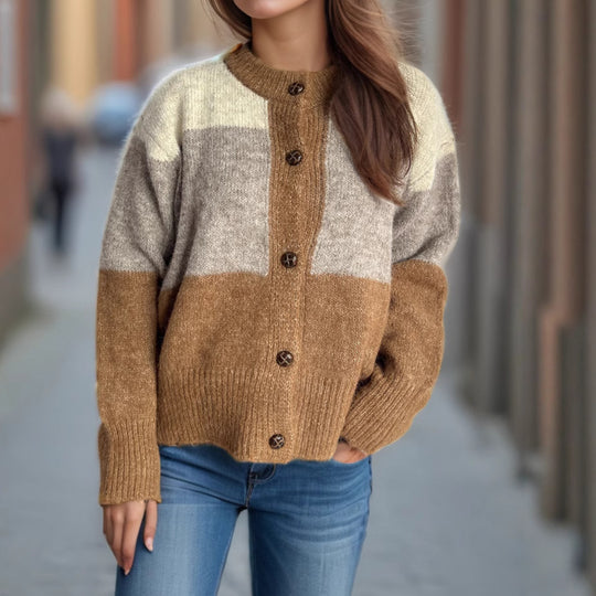 Damen Strickjacke mit knöpfbarem Design und modernen Farbschnitten EB