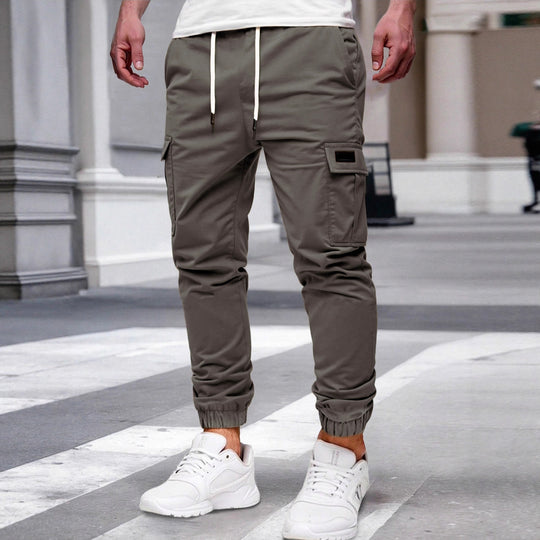 Herren nan tapered Freizeit-Cargohose mit aufgesetzten Klapptaschen, Tunnelzugbund und elastischen Beinabschlüssen EB