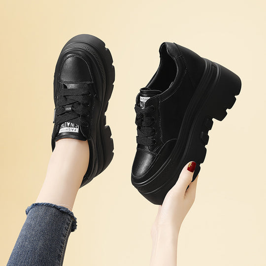 Damen Plateau-Sneaker mit rutschfester Sohle und modischer Schnürung EB