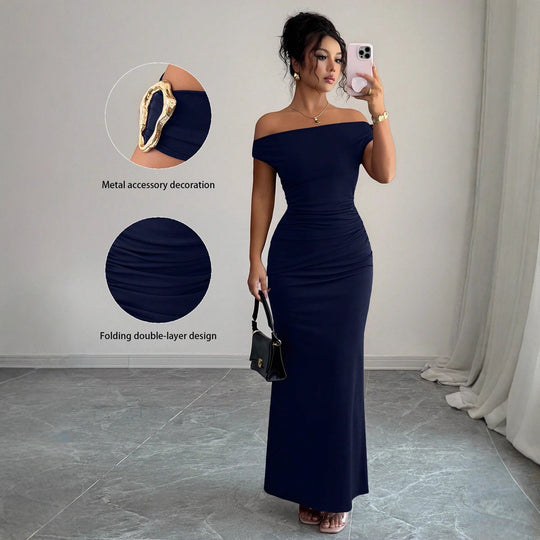 Damen Wickelmaxikleid mit schmalem Schnitt und auffälligen Details EB