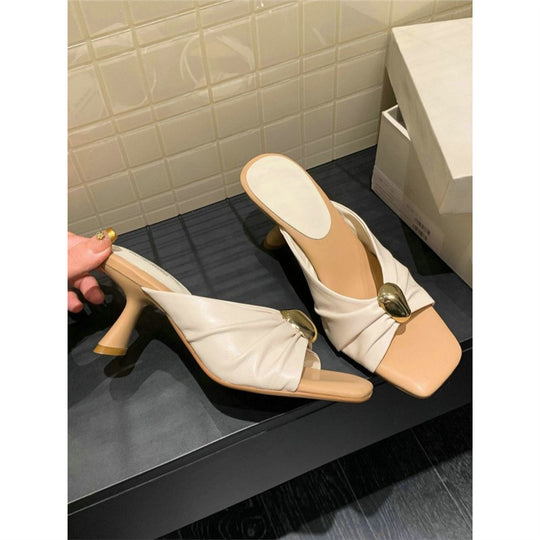 Damen elegantes Mules mit Raffungen und schickem Schmuckdetail EB
