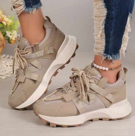 Damen Chunky-Plateau-Sneaker mit atmungsaktivem Mesh und montierten Riemen EB