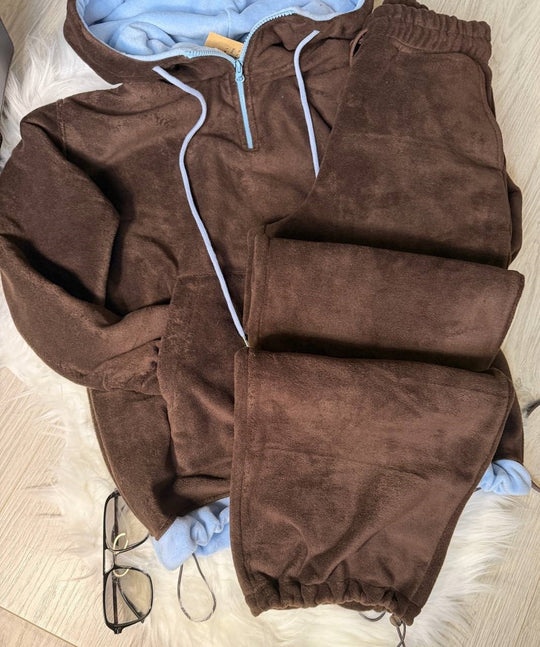 Damen Fleece-Loungewear-Set mit halbem Frontzip, gefütterter Kapuze und hochgeschnittener Komforthose Eichborn Berlin