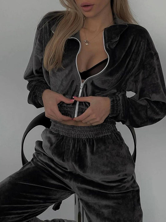 Damen luxuriöses Velours Lounge-Set mit kurzem Reißverschlussjacke und hochtaillierter Gummibund-Jogger Eichborn Berlin