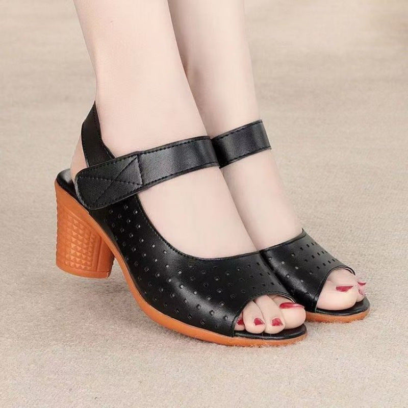 Damen Sandaletten mit perforierten Details und elegantem Blockabsatz EB