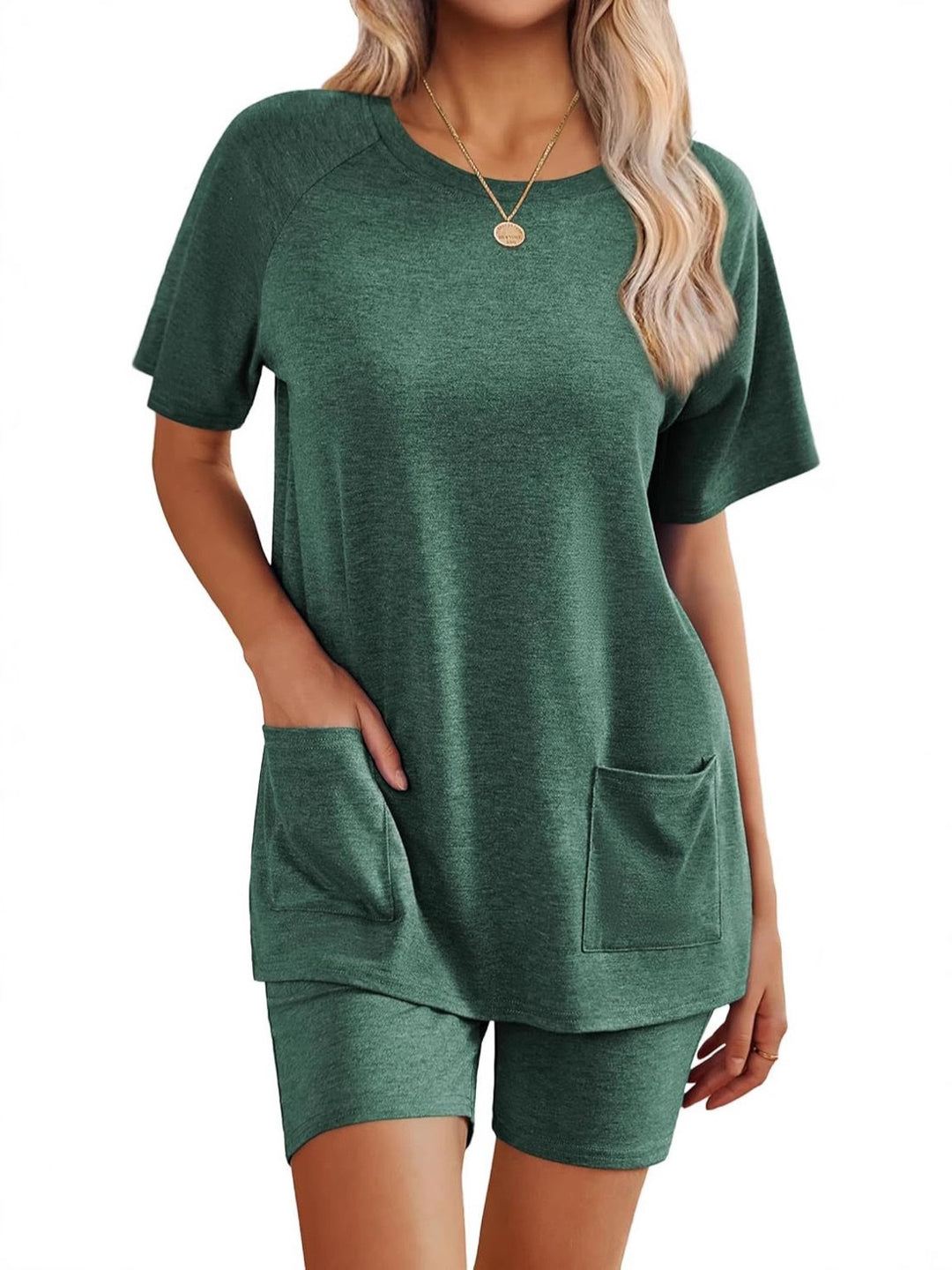 Damen Loungewear-Set mit angenehm weitem Schnitt und praktischen Taschen EB