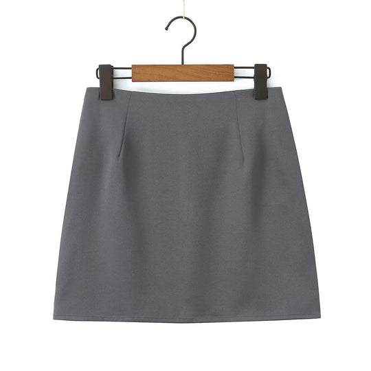 Damen-Set aus tailliertem Weste und kurzem Rock mit eleganten Knopfdetails EB