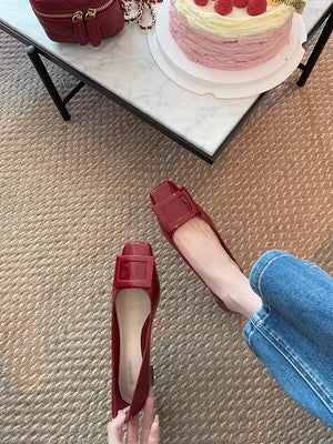 Damen Elegante Pumps mit dekorativer Lack-Optik und glamourösem Schmuckdetail EB