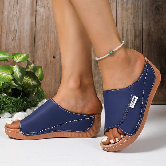 Damen Offene Zehen-Pantoletten mit Soft‑Suede‑Obermaterial, verstellbarem Klettverschluss und dämpfender Keilsohle EB