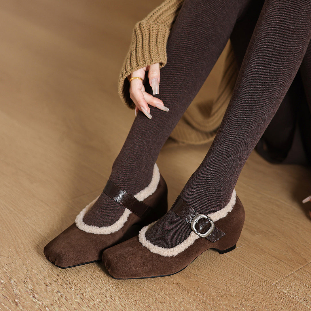 Damen Hausschuhe mit verstellbarem Riemen und kuscheligem Innenfutter EB