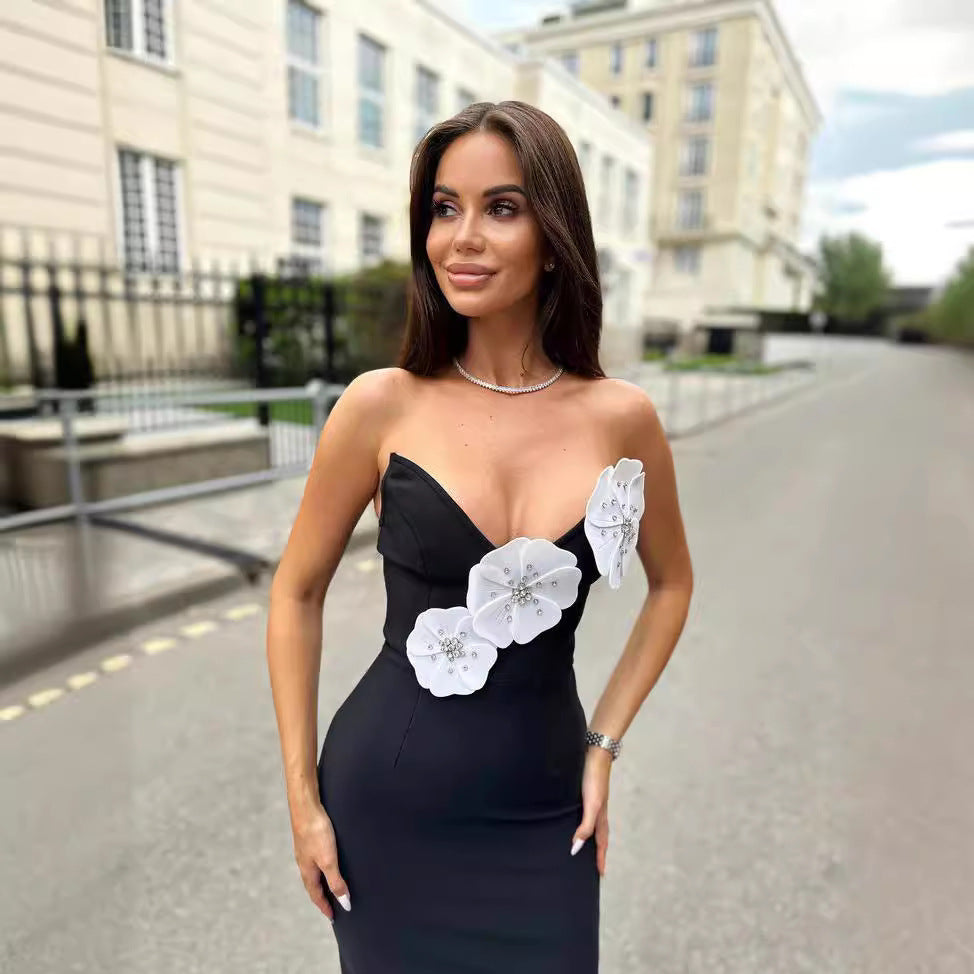 Damen Elegantes bodenlanges Kleid mit asymmetrischem Ausschnitt und floralen Details EB