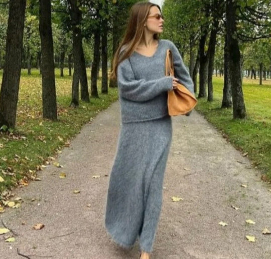 Damen Strickkleid mit tiefem V-Ausschnitt und weichem Mohair-Material EB