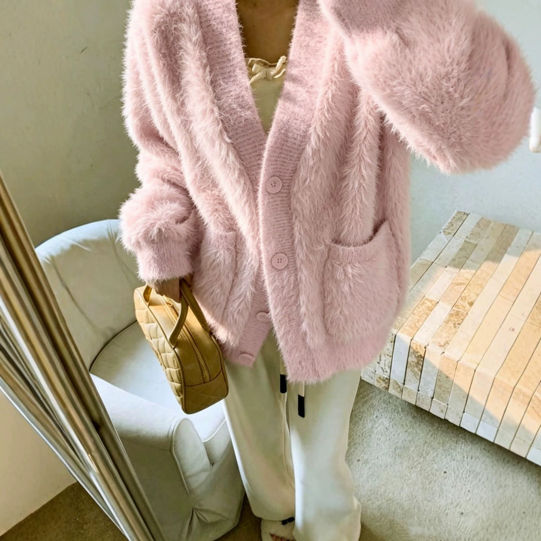 Damen Fluffy-Cardigan mit tiefem V-Ausschnitt, gerippter Knopfleiste und Eingrifftaschen EB