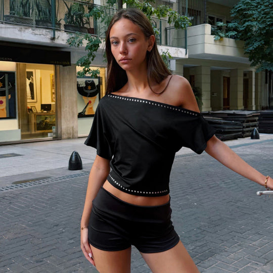 Damen asymmetrisches Crop-Top mit weich fließendem Stoff und dekorativem Nietenbesatz EB