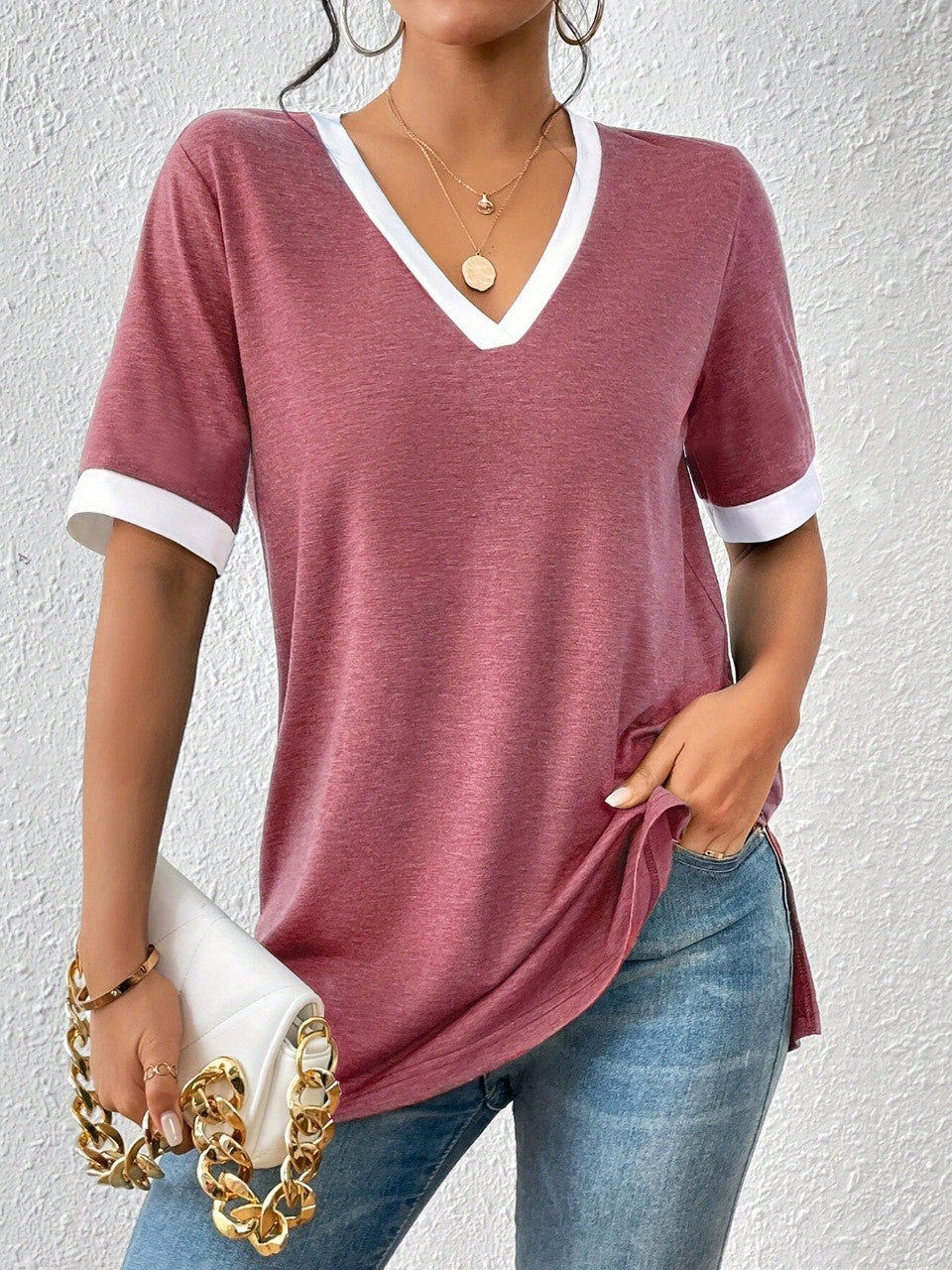 Damen V-Ausschnitt T-Shirt mit modischen Akzenten und bequemen Schnitt EB