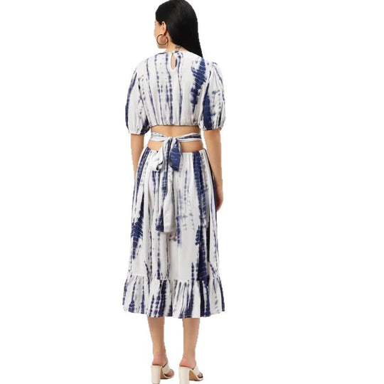 Damen Midikleid mit Batikprint, tailliertem Schnitt, seitlichem Cut-Out und Volant-Saum EB