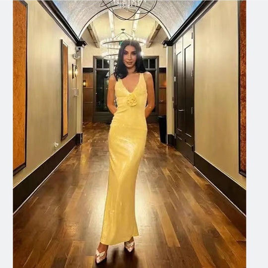 Damen Glamouröses Pailletten-Abendkleid mit tiefem Ausschnitt und eleganter Silhouette EB