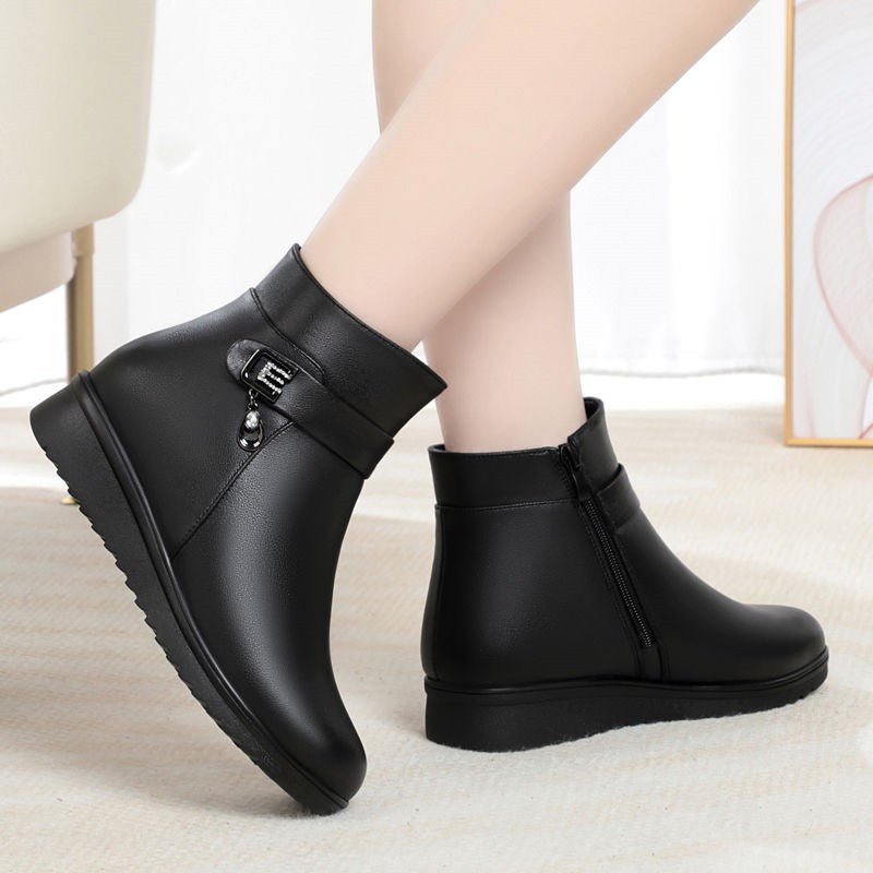 Damen Modische Stiefeletten mit seitlichem Reißverschluss und dekorativem Riemen EB