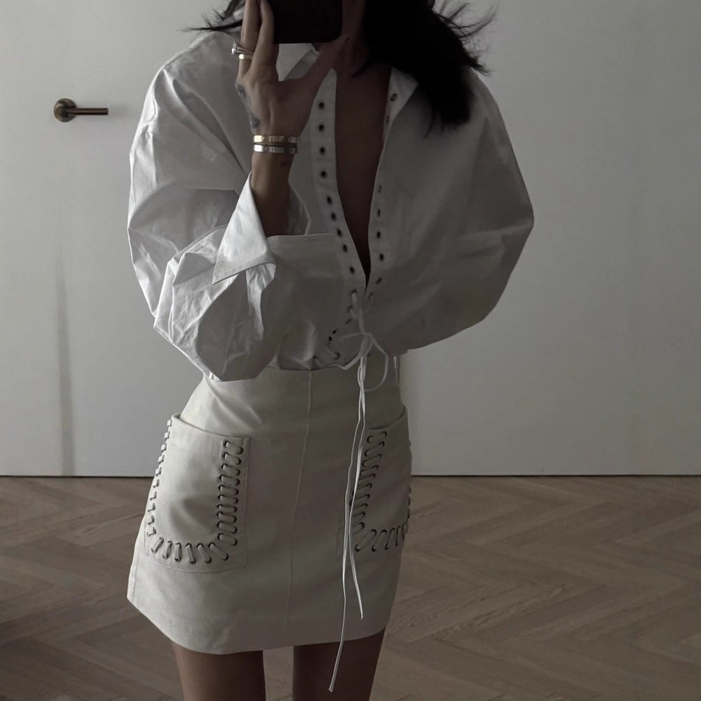 Damen Bluse mit eleganter Schnürung und modernem Kragen EB