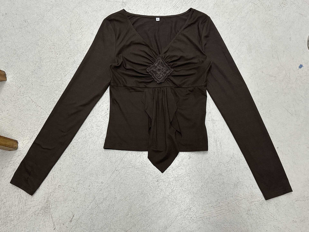 Damen nan figurbetontes Langarmshirt mit Drapé-Vorderteil und gehäkelter Mittelapplikation EB
