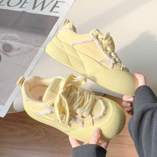 Damen Sportliche Chunky Sneakers mit einzigartigen Design-Elementen EB