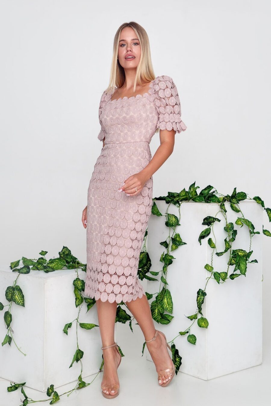 Damen Figurbetontes Spitzenkleid mit schulterfreiem Design und voluminösen Puffärmeln EB