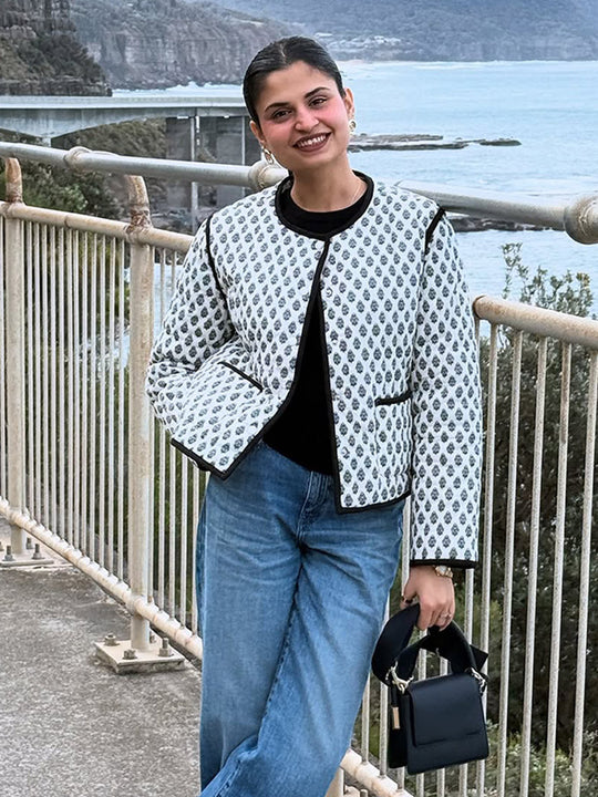 Damen Modische Steppjacke mit kontrastierenden Akzenten EB