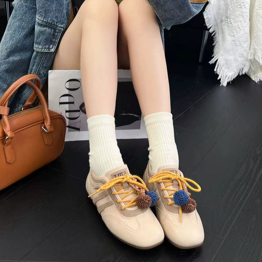 Damen Sneakers mit verspieltem Pompon-Design und bequemer Sohle EB