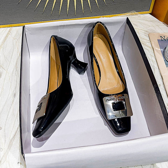 Damen Hochfront-Pumps mit blockiertem Absatz und stilvollem Schmuckelement EB
