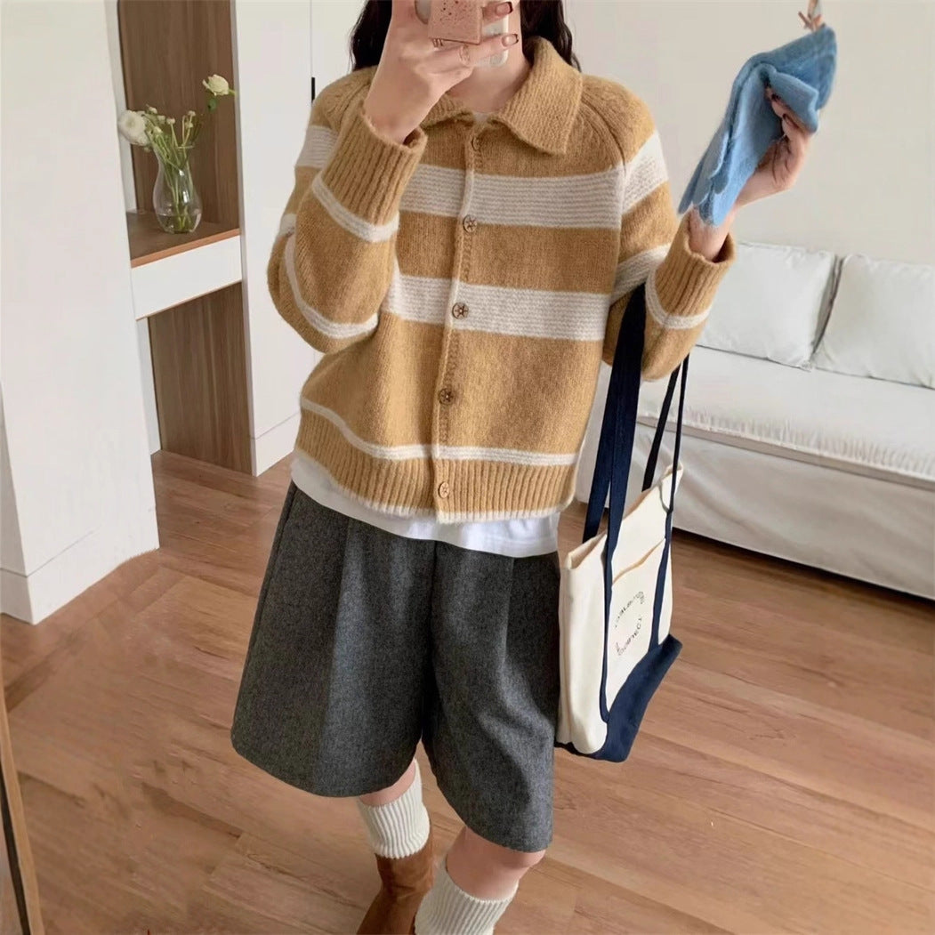 Damen Strickjacke mit charakteristischem Kragen und modischen Blockstreifen EB