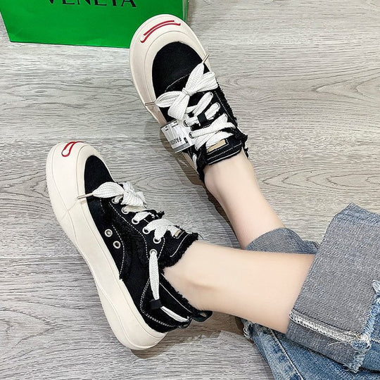 Damen Trendige Sneakers mit auffälligem Design und innovativer Schnürung EB