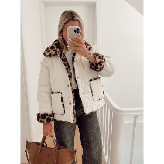 Damen Kunstfelljacke mit modischem Leopardenmuster und komfortablem Schnitt EB