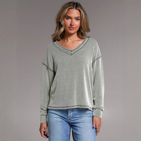 Damen Gestreiftes Feinstrick-Longsleeve mit V-Ausschnitt und dekorativen Kanten EB