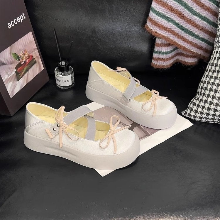 Damen Plateausneaker mit verstellbarem Riemen und dekorativen Schleifendetails EB