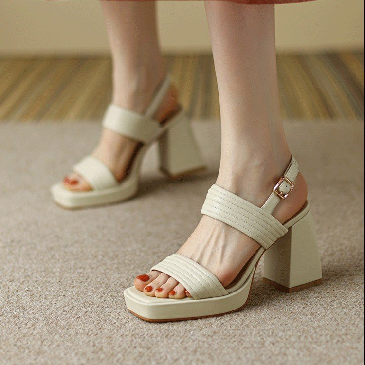 Damen Blockabsatzsandalen mit breiten Riemen und verstellbarem Schließen EB
