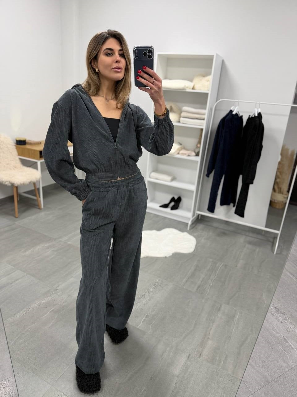 Damen weiches Cordvelours-Zweiteiler mit kurzer Kapuzenzipjacke und weiter Komforthose Eichborn Berlin