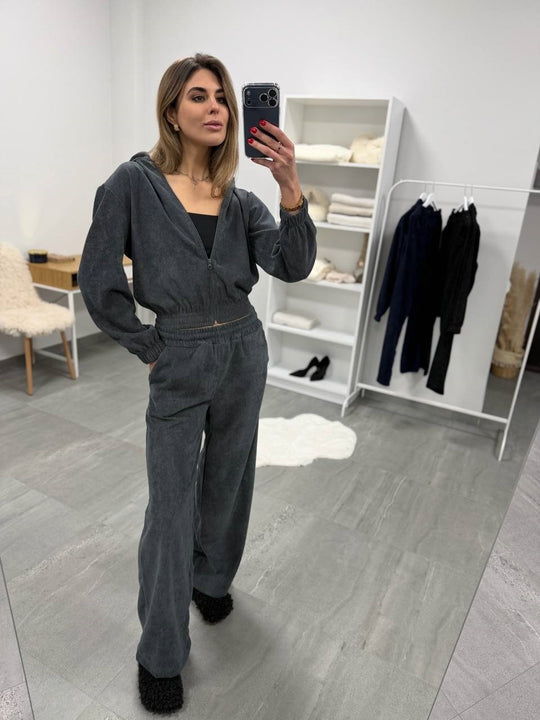 Damen weiches Cordvelours-Zweiteiler mit kurzer Kapuzenzipjacke und weiter Komforthose Eichborn Berlin
