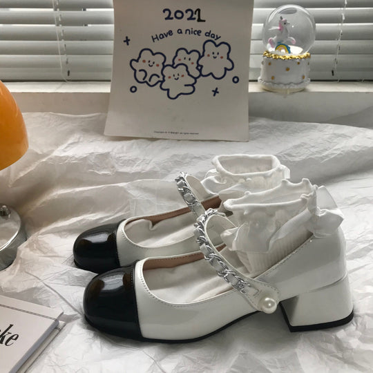 Damen Mary Jane Schuhe mit eleganter Rüschenverzierung und metallischem Akzent EB