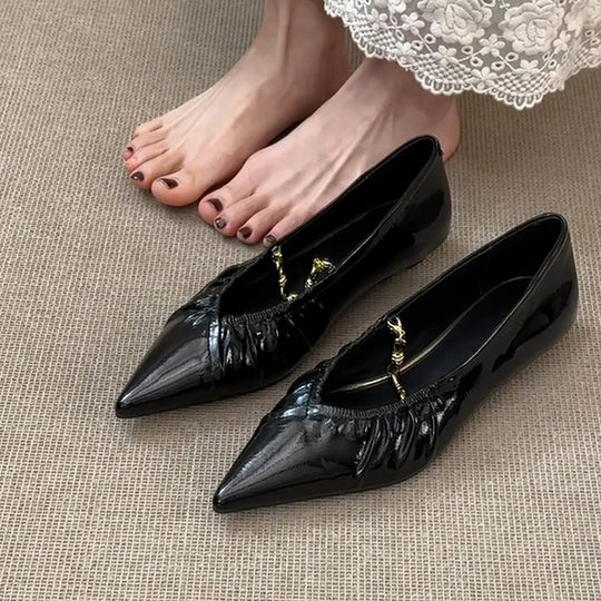 Damen elegante spitze Ballerinas mit dekorativem Kettenriemen EB