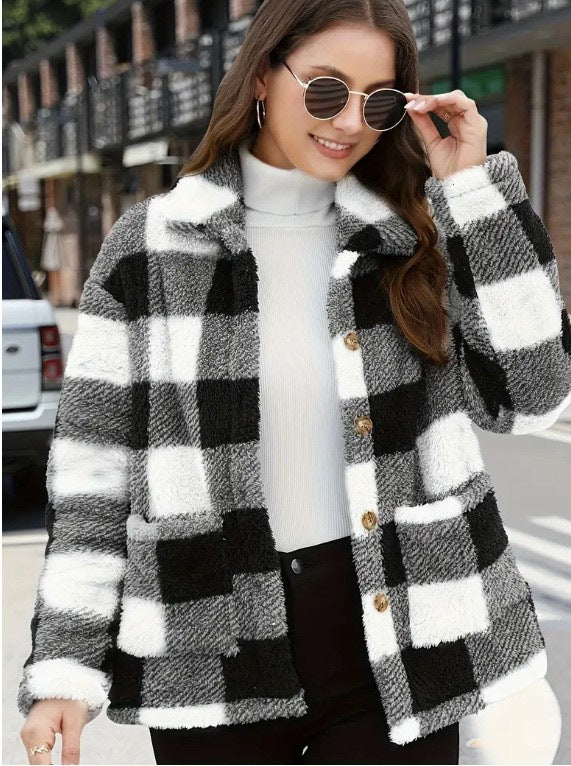 Damen nan gefütterte Karo Teddy-Fleece Shacket mit Knopfleiste und aufgesetzten Taschen EB
